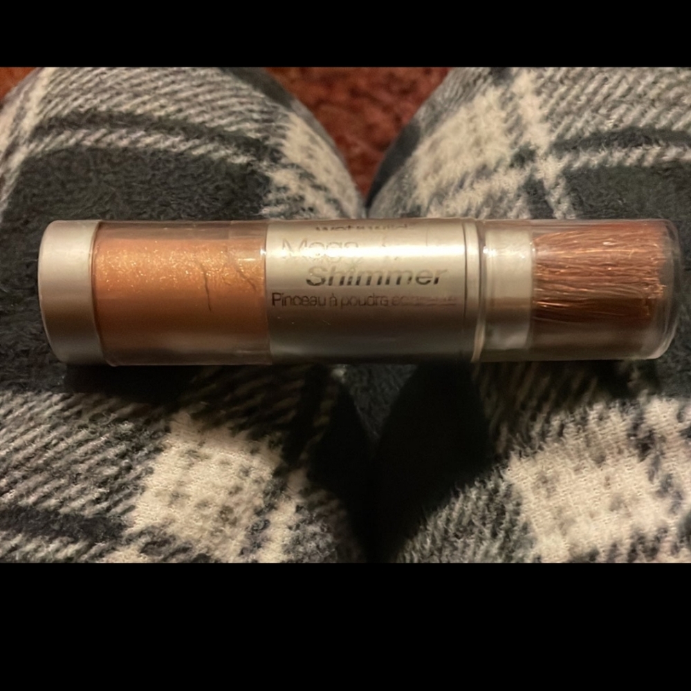 Wet N Wild 160 Golden Glow Mega Shimmer illuminating powder brush r…